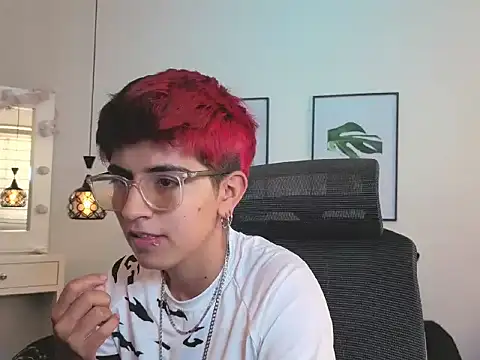 Snapshot of valeryevansvg chatting on December 1, 2025, 12:10 pm valeryevansvg online show from December 1, 2025, 12:10 pm