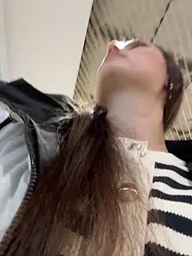 Snapshot of ZaraHill chatting on December 2, 2025, 4:07 am ZaraHill online show from December 2, 2025, 4:07 am