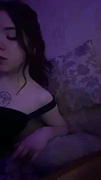 Snapshot of Tinashiny chatting on November 28, 2025, 5:48 pm Tinashiny online show from November 28, 2025, 5:48 pm