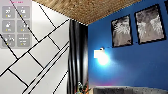 Snapshot of Sky_Rivers chatting on December 18, 2025, 4:40 am Sky Rivers online show from December 18, 2025, 4:40 am