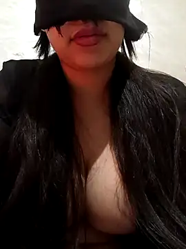 Snapshot of Amou-na chatting on November 30, 2025, 1:20 am Amou-na online show from November 30, 2025, 1:20 am