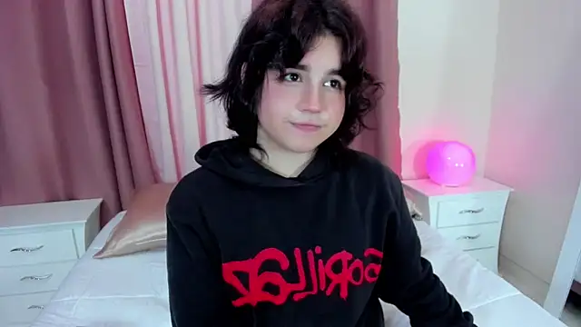 Snapshot of daniellesins2 chatting on December 1, 2025, 12:54 pm daniellesins2 online show from December 1, 2025, 12:54 pm