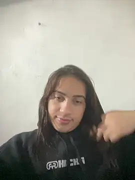 larysinha online show from May 12, 2026, 11:35 pm