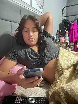 larysinha online show from May 15, 2026, 6:48 pm