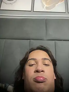 larysinha online show from May 26, 2026, 3:13 am