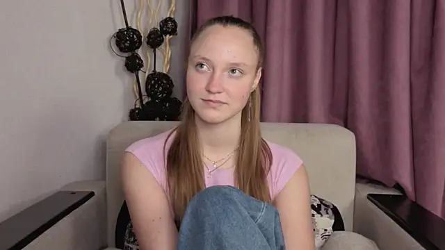 Snapshot of BibiStapler chatting on December 2, 2025, 7:42 pm BibiStapler online show from December 2, 2025, 7:42 pm