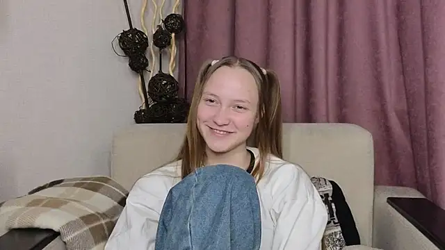 Snapshot of BibiStapler chatting on December 13, 2025, 8:04 pm BibiStapler online show from December 13, 2025, 8:04 pm