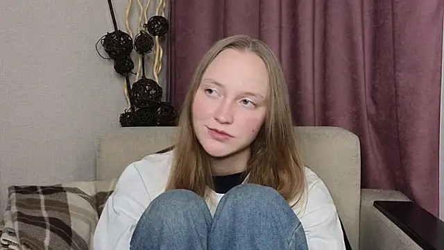 Snapshot of BibiStapler chatting on December 14, 2025, 6:34 pm BibiStapler online show from December 14, 2025, 6:34 pm