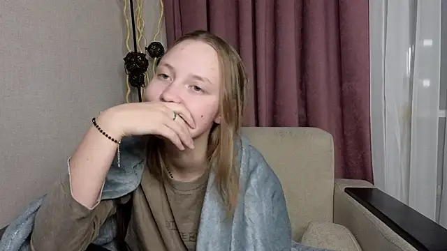 Snapshot of BibiStapler chatting on December 18, 2025, 7:09 pm BibiStapler online show from December 18, 2025, 7:09 pm