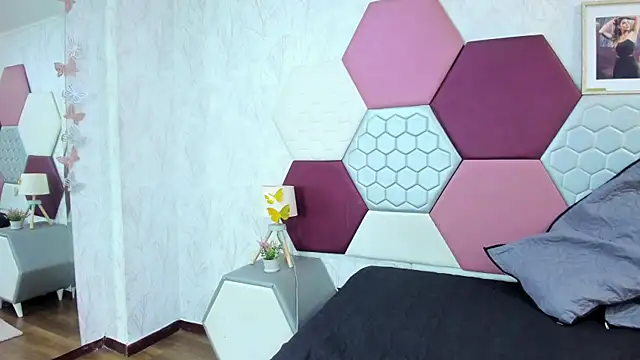 AriaRous online show from March 27, 2026, 3:23 pm