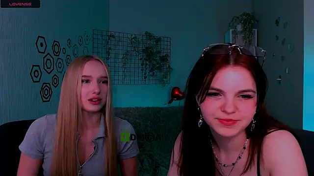 Snapshot of mikameovv chatting on February 17, 2026, 8:15 pm mikameovv online show from February 17, 2026, 8:15 pm