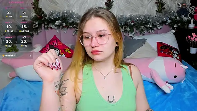 Snapshot of MilanaXHoney chatting on January 6, 2026, 12:47 am MilanaXHoney online show from January 6, 2026, 12:47 am