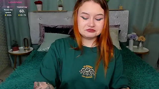 Snapshot of MilanaXHoney chatting on February 2, 2026, 12:53 am MilanaXHoney online show from February 2, 2026, 12:53 am