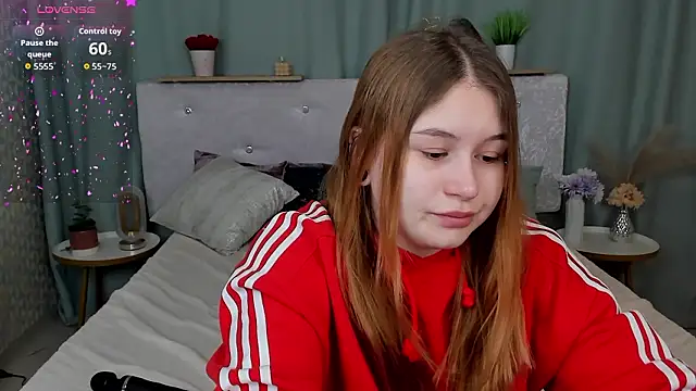 Snapshot of MilanaXHoney chatting on March 2, 2026, 12:46 am MilanaXHoney online show from March 2, 2026, 12:46 am