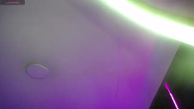 Snapshot of _Emmaa_x chatting on December 18, 2025, 2:06 am Emmaa x online show from December 18, 2025, 2:06 am