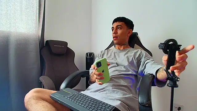 Snapshot of liorvante chatting on February 1, 2026, 4:05 pm liorvante online show from February 1, 2026, 4:05 pm