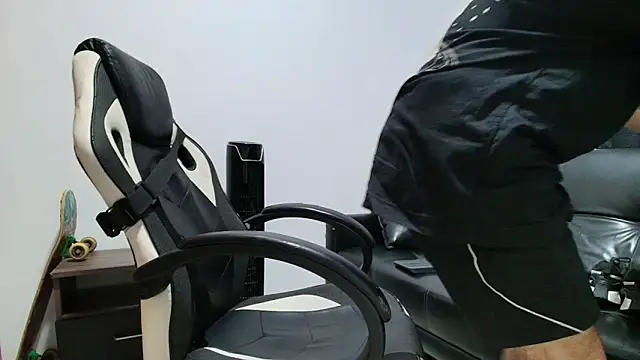 Snapshot of liorvante chatting on March 5, 2026, 1:01 am liorvante online show from March 5, 2026, 1:01 am