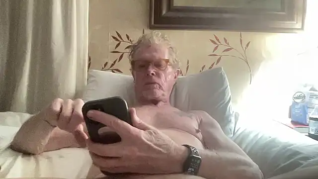 Snapshot of Tom03276 chatting on January 15, 2026, 4:28 am Tom03276 online show from January 15, 2026, 4:28 am