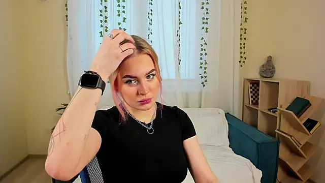 Mellissatea  online show from December 17, 2025, 5:35 am