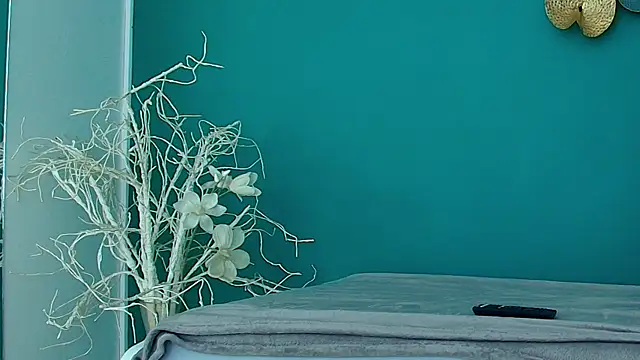 RoxanneJoy online show from April 1, 2026, 4:35 am