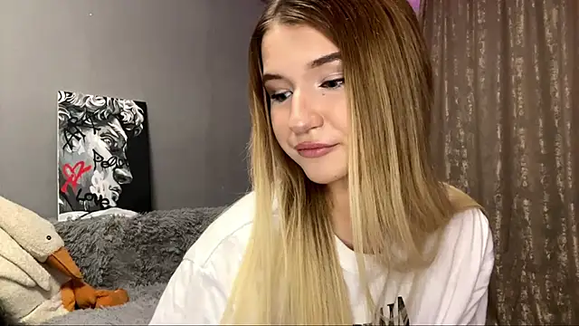 Snapshot of VikkiWittel chatting on December 4, 2025, 4:59 pm VikkiWittel online show from December 4, 2025, 4:59 pm