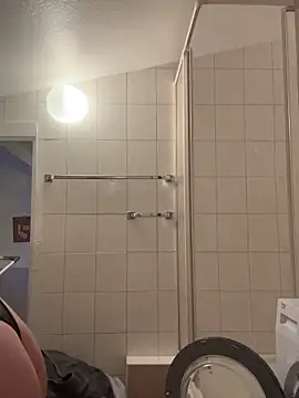 Snapshot of YoungJoyce chatting on December 4, 2025, 6:27 pm YoungJoyce online show from December 4, 2025, 6:27 pm