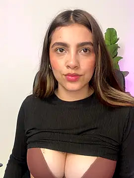 Snapshot of Julieta-8 chatting on December 4, 2025, 1:59 am Julieta-8 online show from December 4, 2025, 1:59 am