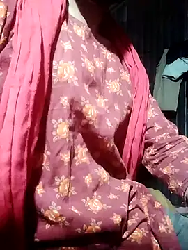 qeen3321 online show from December 3, 2025, 2:15 pm