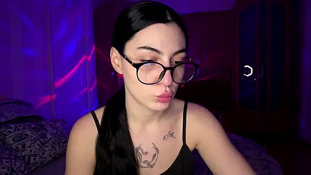 Radiant Luna online show from December 16, 2025, 9:09 pm