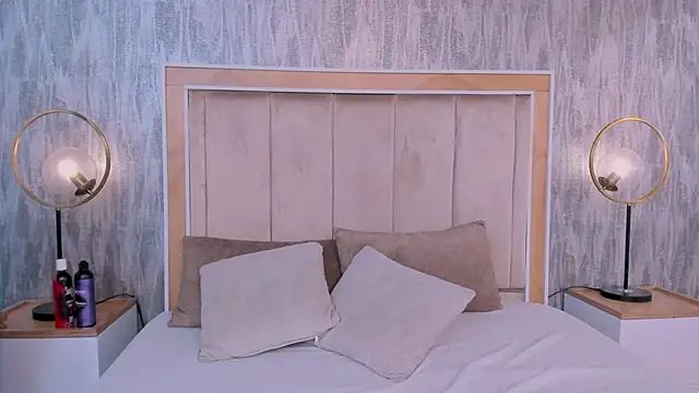 Naomii BDSM online show from December 1, 2025, 7:08 pm