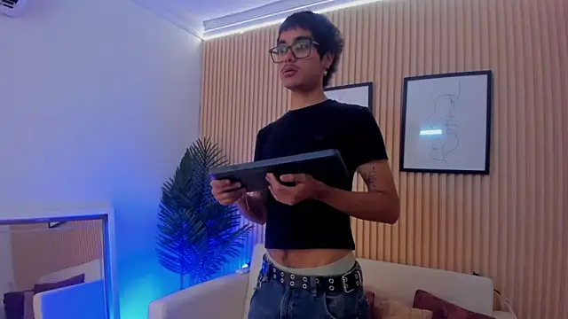 Snapshot of Antonio_rowan chatting on December 4, 2025, 1:31 pm Antonio rowan online show from December 4, 2025, 1:31 pm