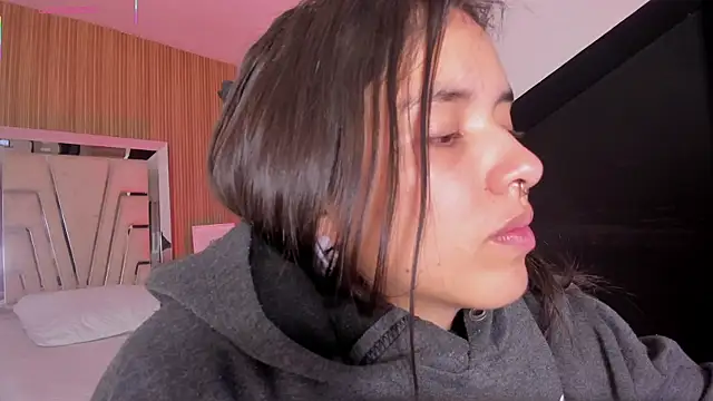 Cherrybombs  online show from April 16, 2026, 5:08 am