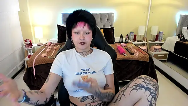 Saskia Vellour online show from November 29, 2025, 8:45 pm