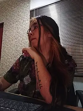 Snapshot of mia_torress_ chatting on December 1, 2025, 4:12 pm mia torress online show from December 1, 2025, 4:12 pm