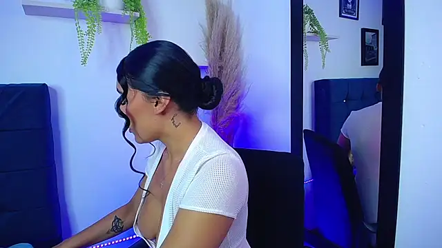 Snapshot of Jul_honeyy chatting on December 16, 2025, 12:37 am Jul honeyy online show from December 16, 2025, 12:37 am