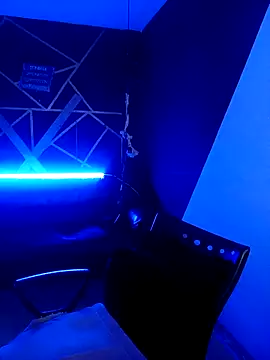 Veronica Lewis  online show from December 5, 2025, 1:09 pm