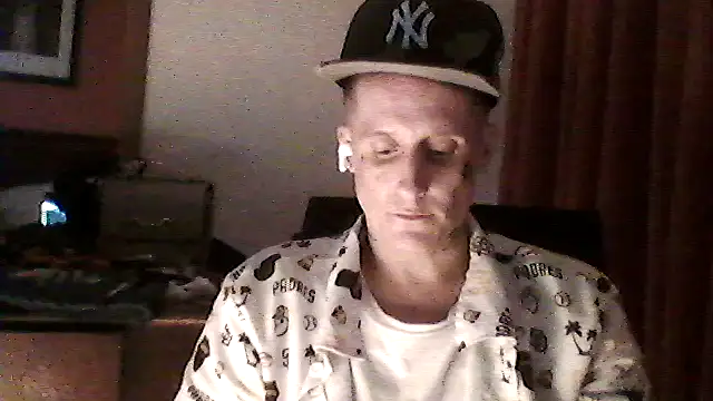 Snapshot of lottatoxicshyt chatting on June 1, 2026, 10:06 am lottatoxicshyt online show from June 1, 2026, 10:06 am