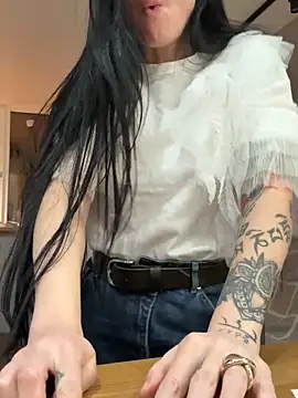 Snapshot of Ruby_yy chatting on December 5, 2025, 7:43 pm Ruby yy online show from December 5, 2025, 7:43 pm