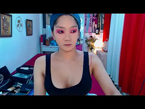 Snapshot of UrScreenGoddess chatting on December 16, 2025, 10:37 pm UrScreenGoddess online show from December 16, 2025, 10:37 pm