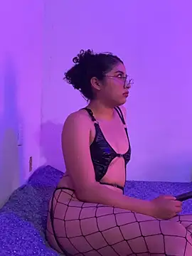 Snapshot of Arely-L1 chatting on February 6, 2026, 7:39 pm Arely-L1 online show from February 6, 2026, 7:39 pm