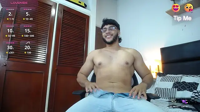 Snapshot of mike_foxxx_ chatting on December 15, 2025, 1:04 pm mike foxxx online show from December 15, 2025, 1:04 pm