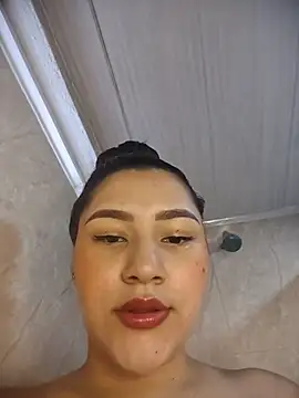 Julia-Blair online show from April 1, 2026, 4:37 pm