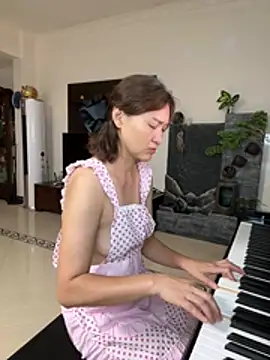 A-ZJunn online show from June 4, 2026, 1:06 pm