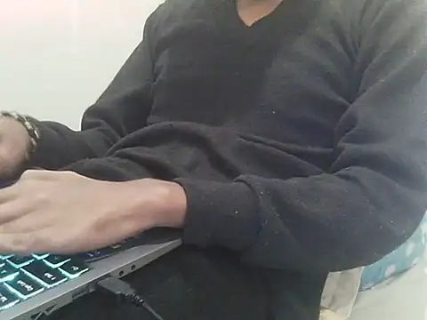 Snapshot of kalalund-up chatting on December 3, 2025, 3:32 pm kalalund-up online show from December 3, 2025, 3:32 pm