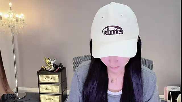 Miahave online show from December 17, 2025, 1:33 am