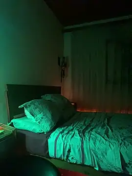 Petebulimia online show from April 3, 2026, 5:05 am