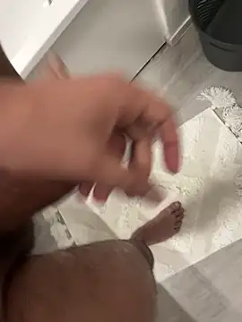 grosqueue3838 online show from November 30, 2025, 4:22 pm