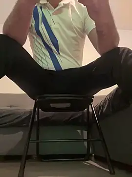 grosqueue3838 online show from December 16, 2025, 8:47 pm