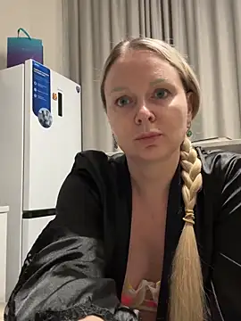 Snapshot of zetrx300 chatting on December 18, 2025, 6:14 pm zetrx300 online show from December 18, 2025, 6:14 pm