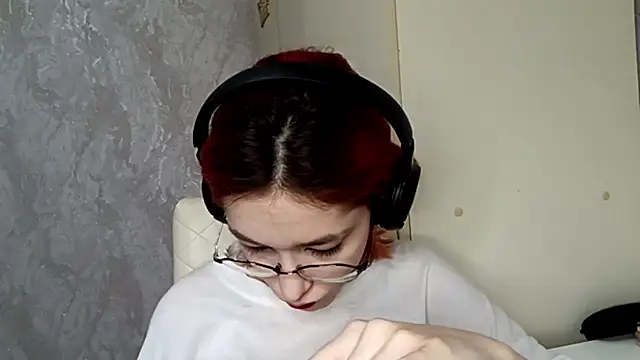 LinaWatter online show from December 4, 2025, 11:52 am